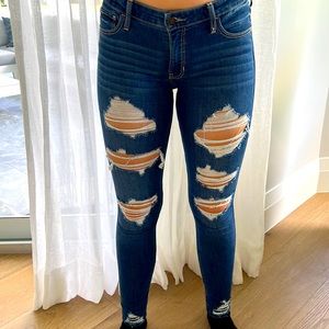 Hollister Skinny Torn Jeans 7L 👖💙🤍